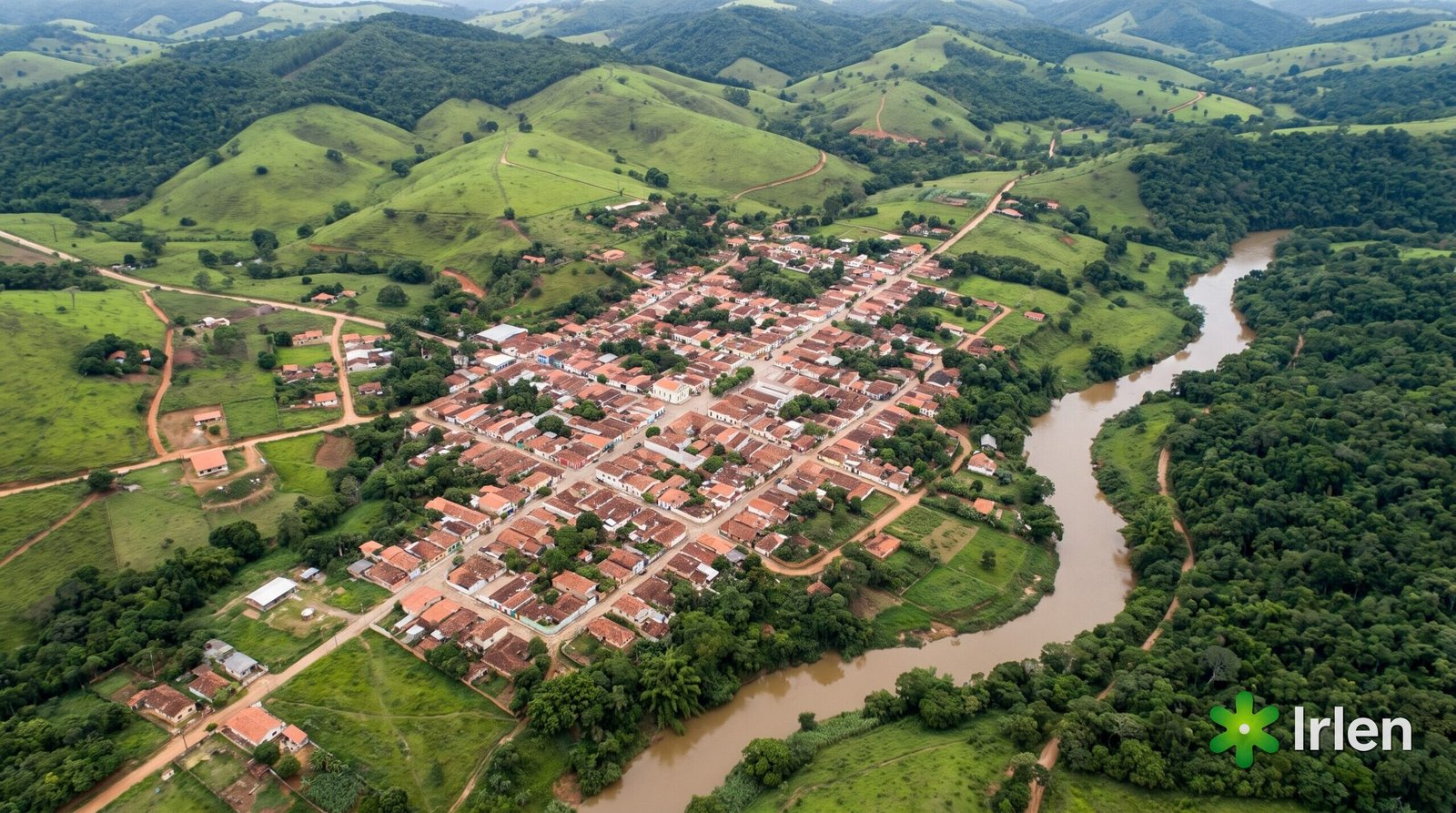 Vista aérea de região brasileira com área urbana e natureza
