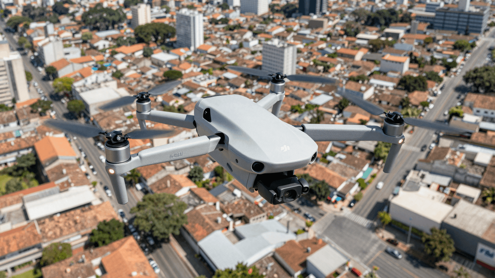 Vista aérea de uma área urbana populosa
