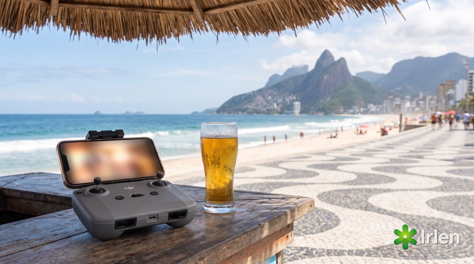 Controle DJI e copo de cerveja em quiosque de Copacabana