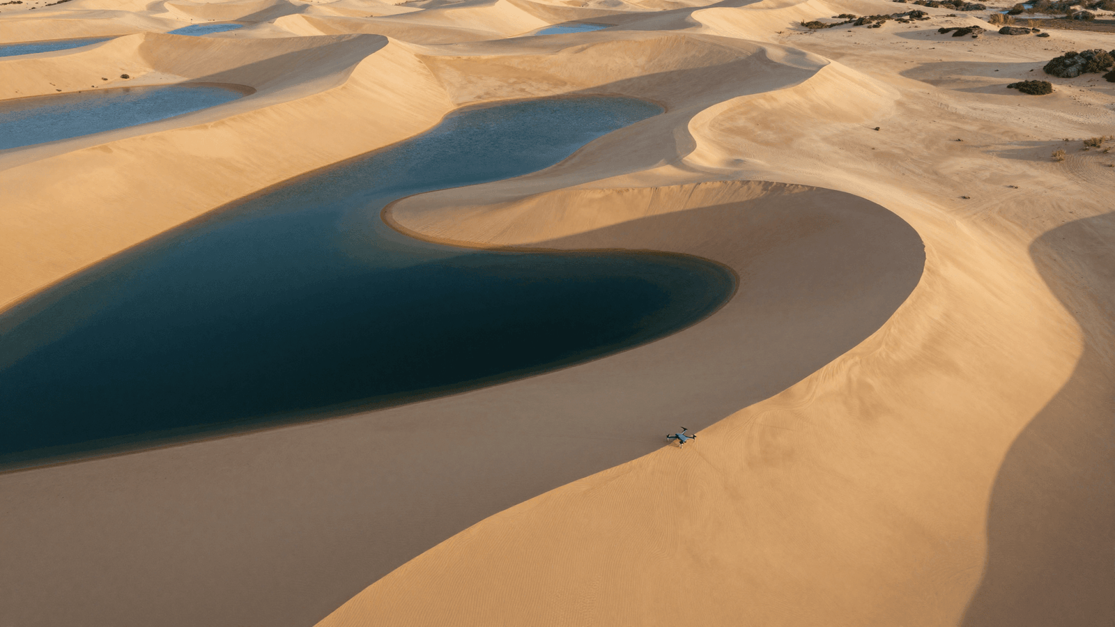 Vista aérea das dunas e lagoas de Jericoacoara