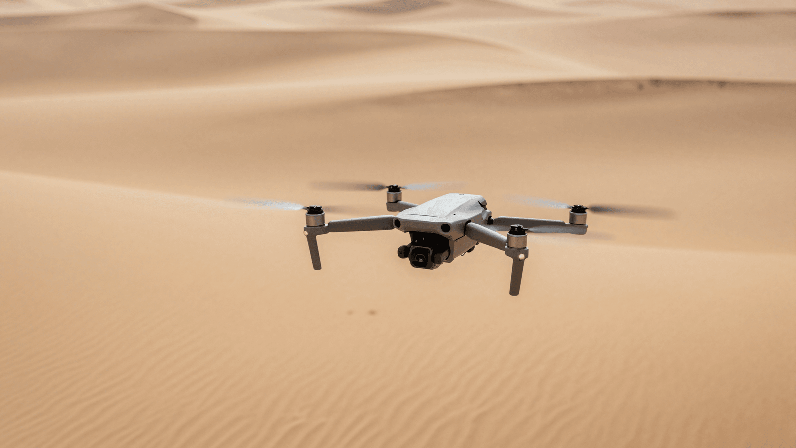 Drone DJI sobrevoando as dunas de Jericoacoara