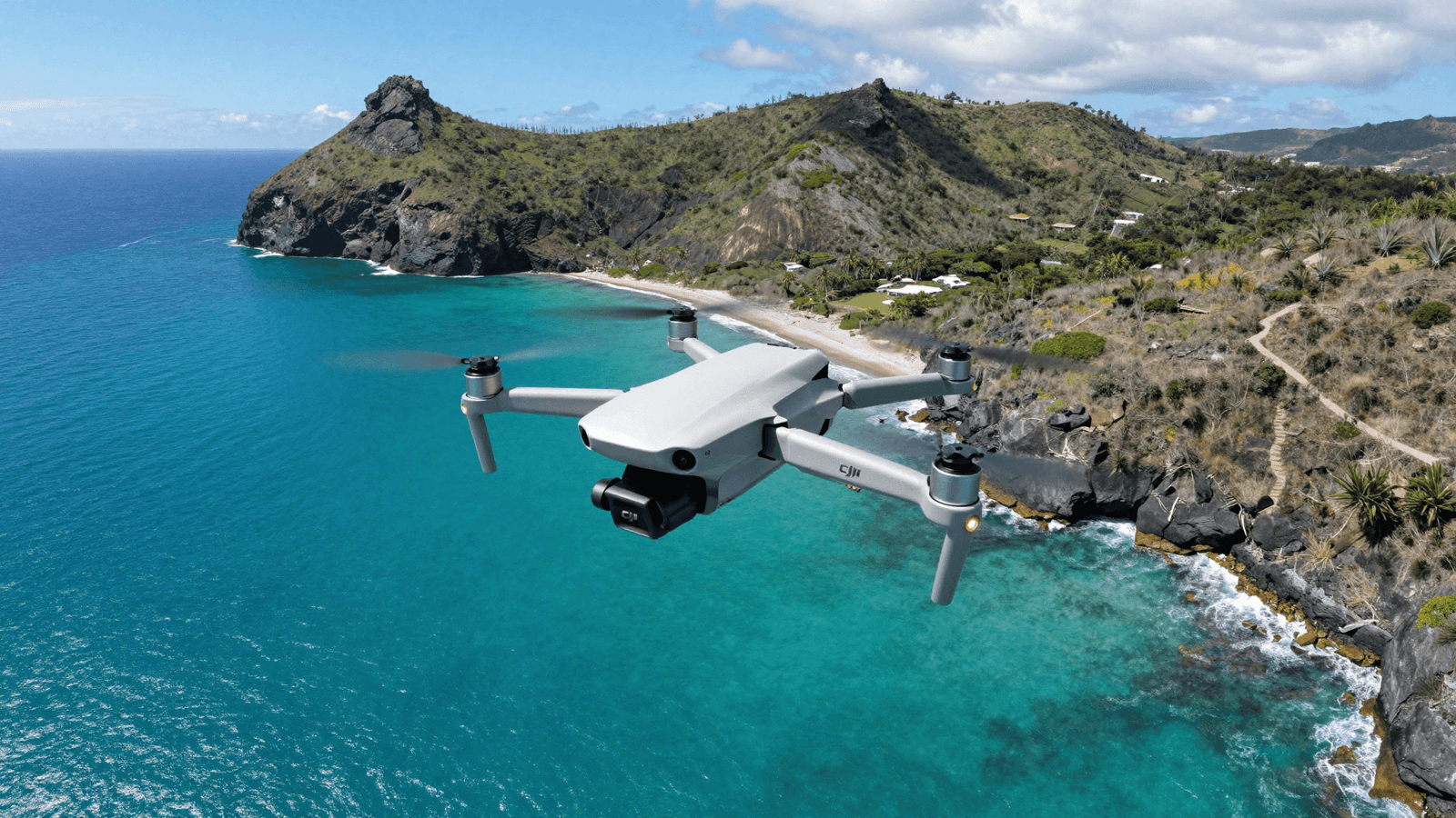 Vista aérea do mar turquesa de Fernando de Noronha