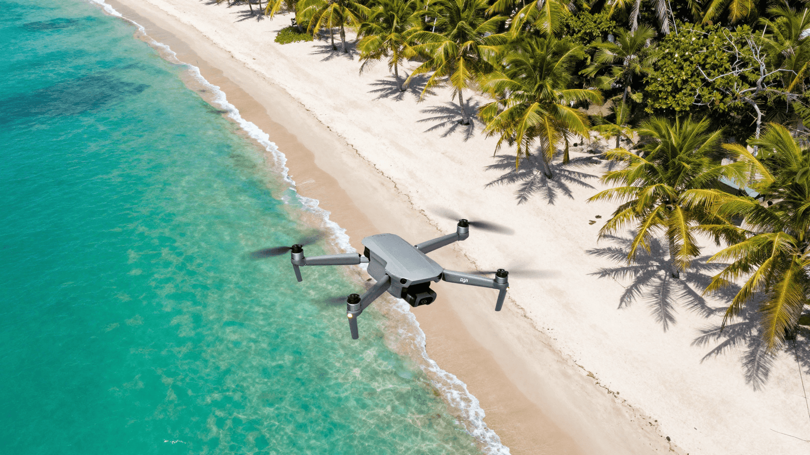 Vista aérea de uma praia paradisíaca do Nordeste brasileiro