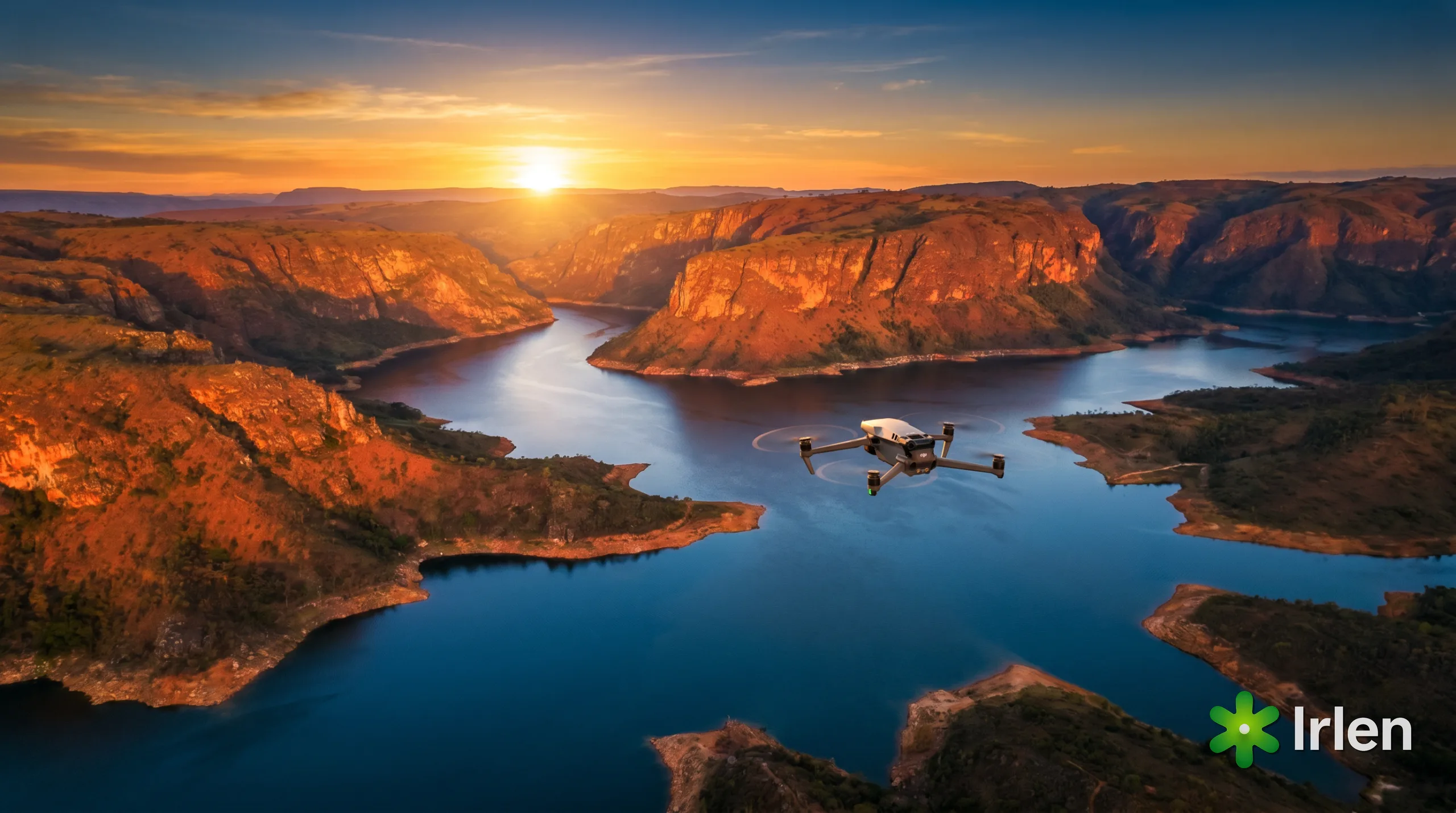 Drone DJI-style voando alto sobre o Lago de Furnas em Capitolio ao entardecer