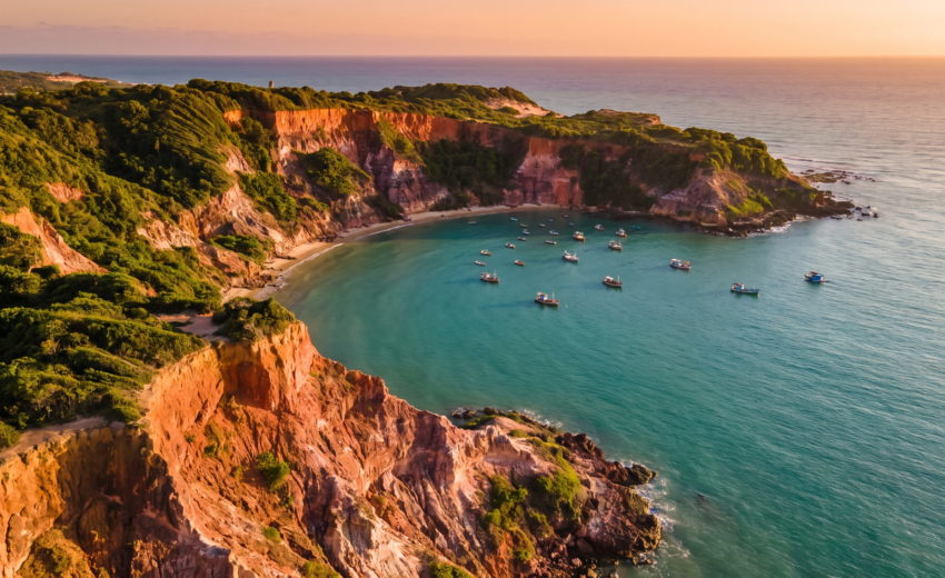 Voar drone na Praia de Pipa (RN): regras, fauna e os melhores pontos (2026)