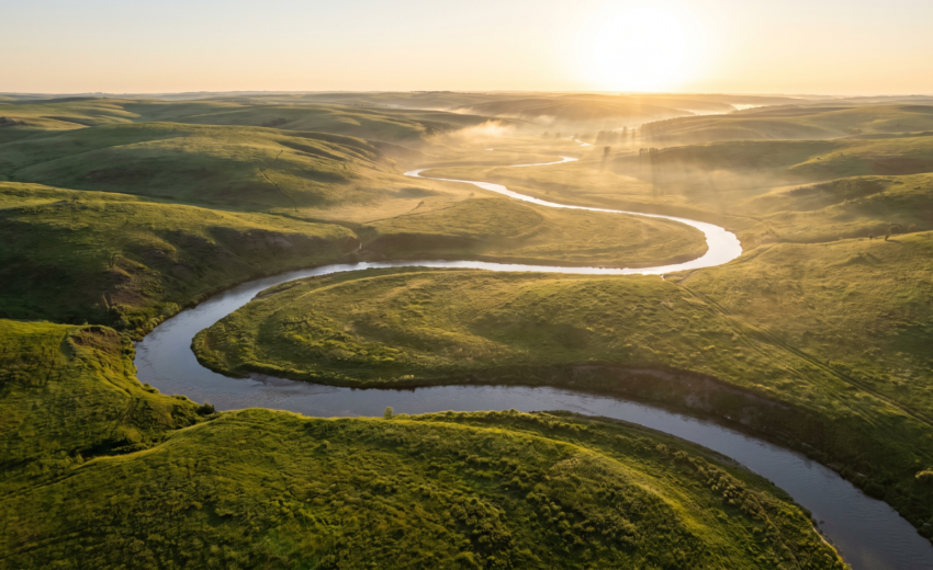 Melhor horário para voar drone: golden hour e como planejar a luz (2026)
