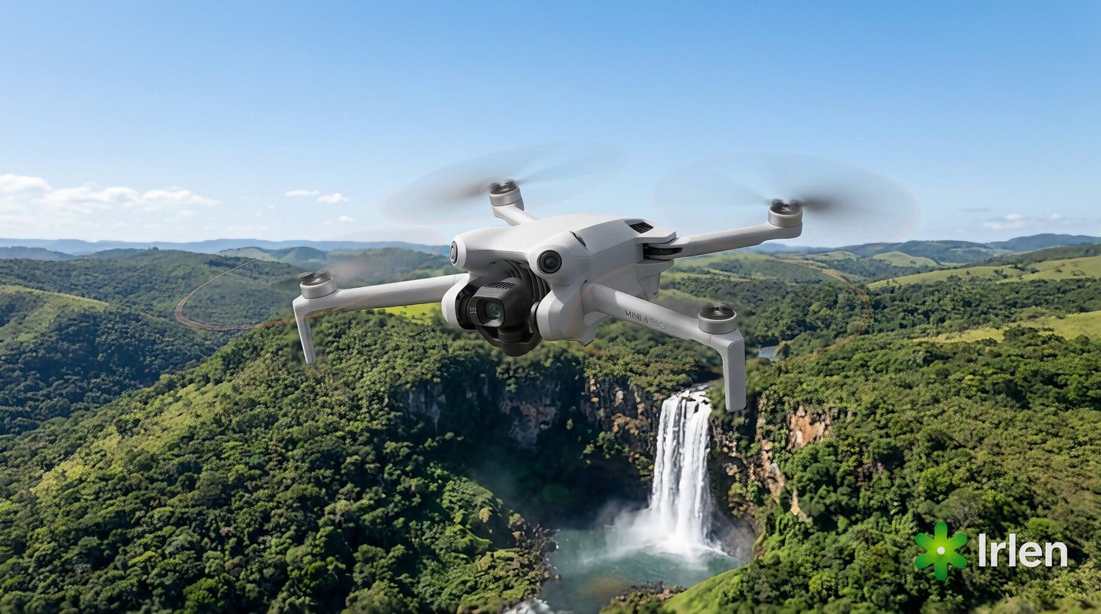 Drone DJI Mini 4 Pro sobrevoando uma paisagem brasileira