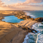 Vista aerea das dunas, da lagoa e da Pedra Furada em Jericoacoara no Ceara