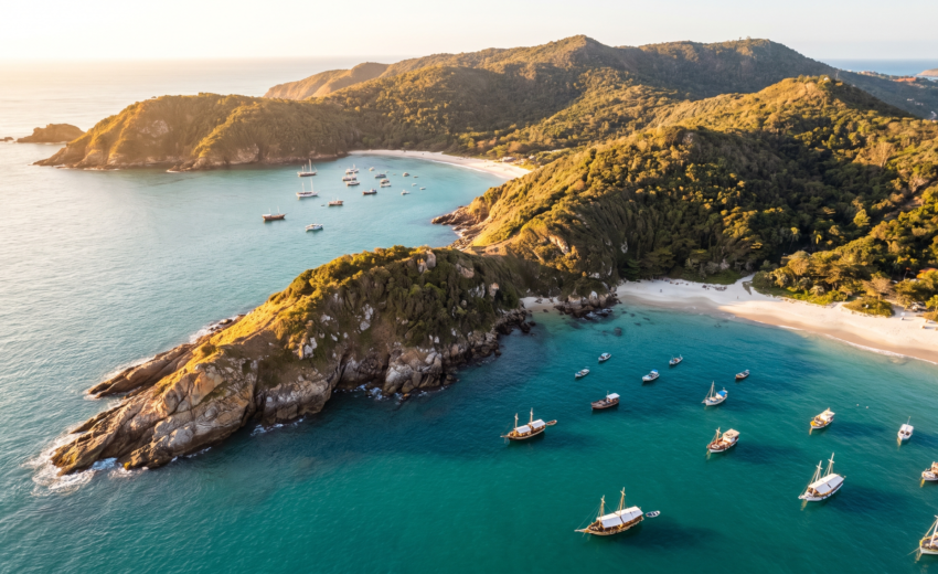 Pode voar drone em Búzios e Cabo Frio? A regra da FRZ (2026)
