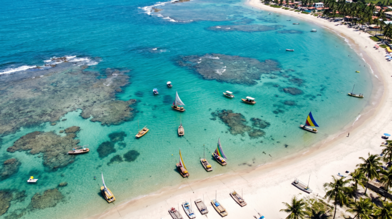 Vista aerea das piscinas naturais e da praia de Porto de Galinhas