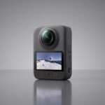 Câmera DJI Osmo 360 em fundo escuro à espera da segunda geração
