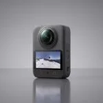 Câmera DJI Osmo 360 em fundo escuro à espera da segunda geração