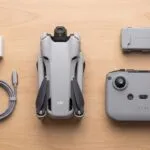 Estação de carregamento com drone, controle, bateria extra, fonte USB-C e cabo