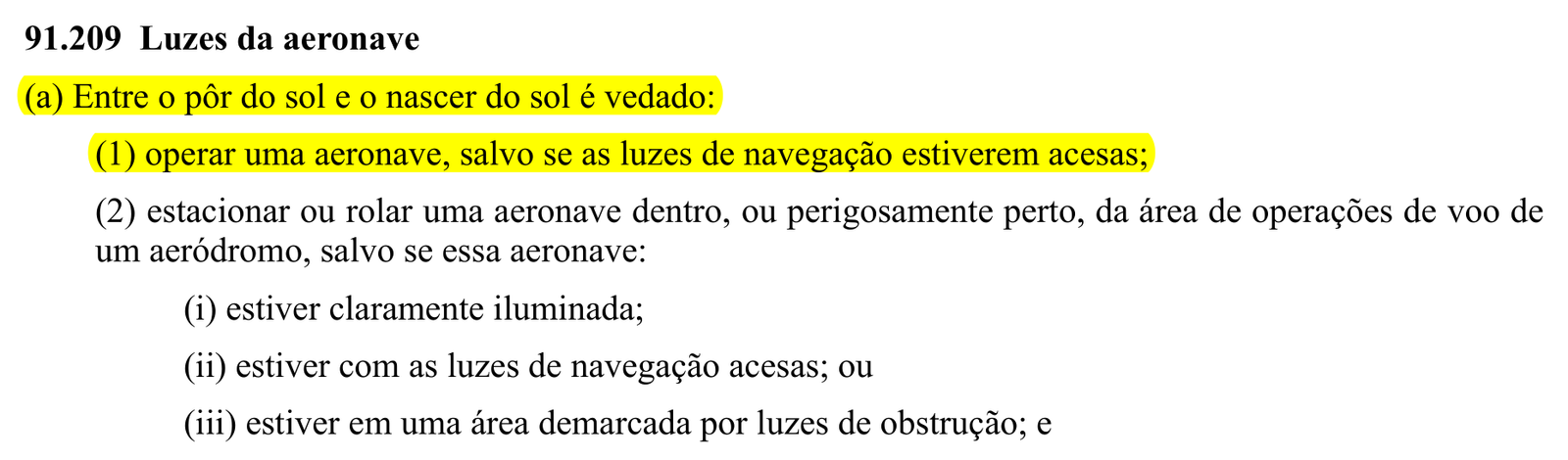 Trecho do item 91.209 do RBAC 91 destacado, exigindo luzes de navegação acesas entre o pôr do sol e o nascer do sol