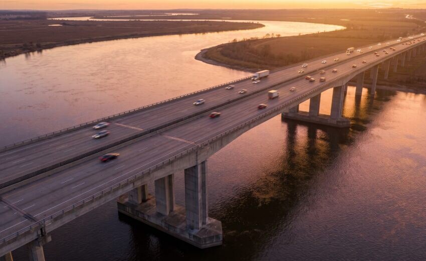 Inspeção de pontes e viadutos com drone: o que a norma exige, o que o laudo precisa ter e como vender (2026)