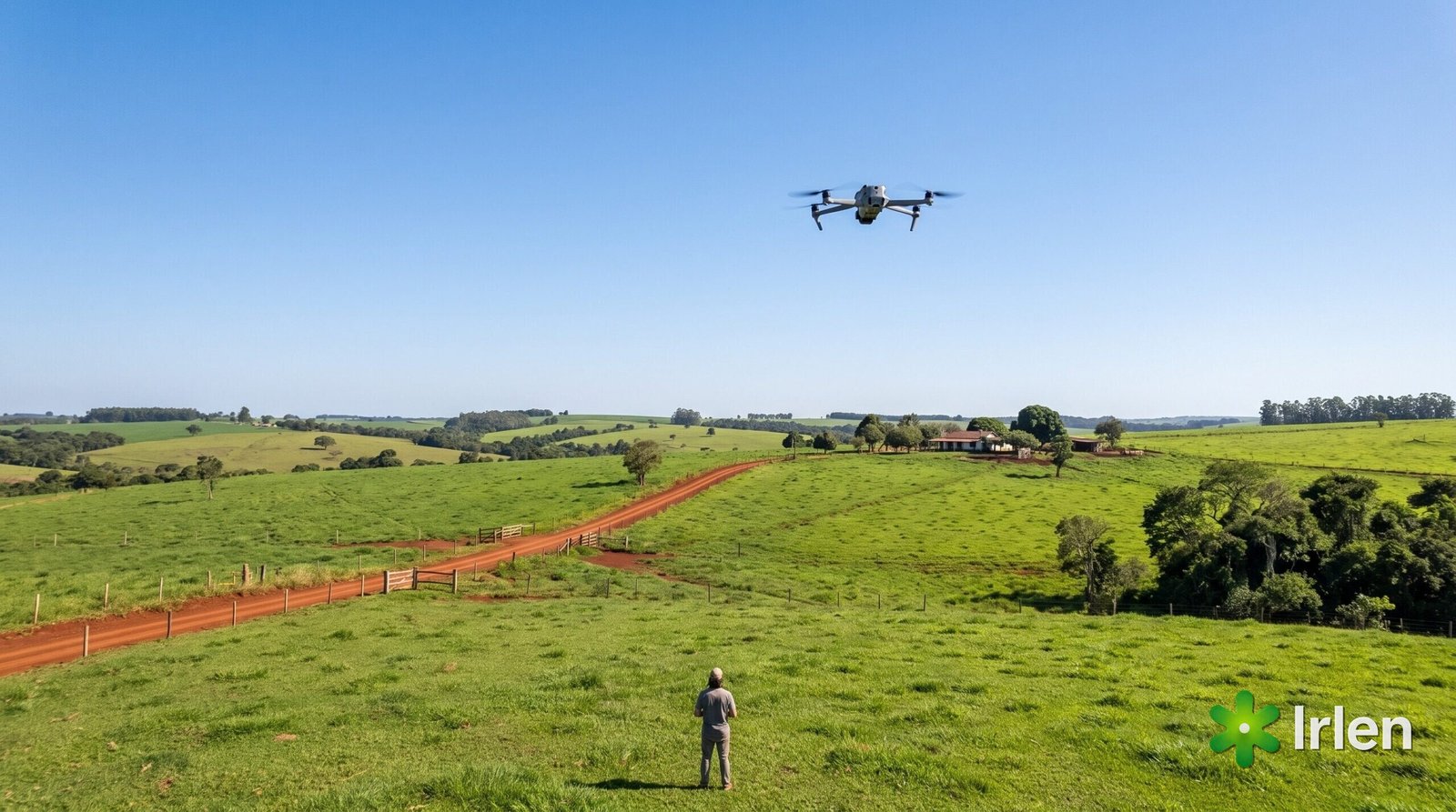 Pessoa de costas observando um drone DJI Air 3S sobre o pasto de uma fazenda